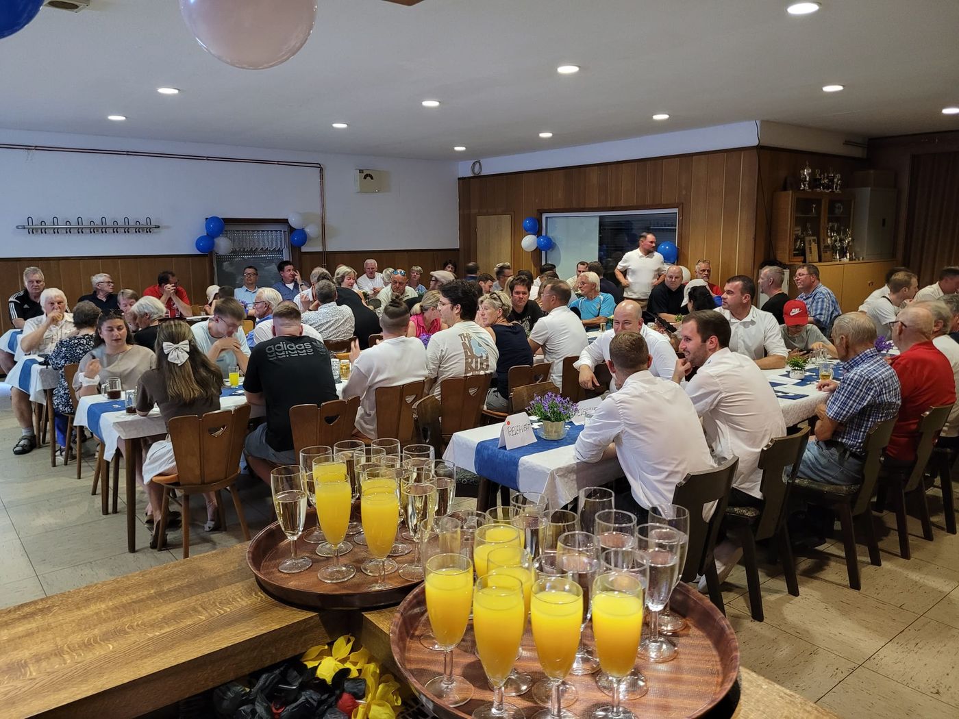 G&auml;ste feiern 100 Jahre TSV Mardorf